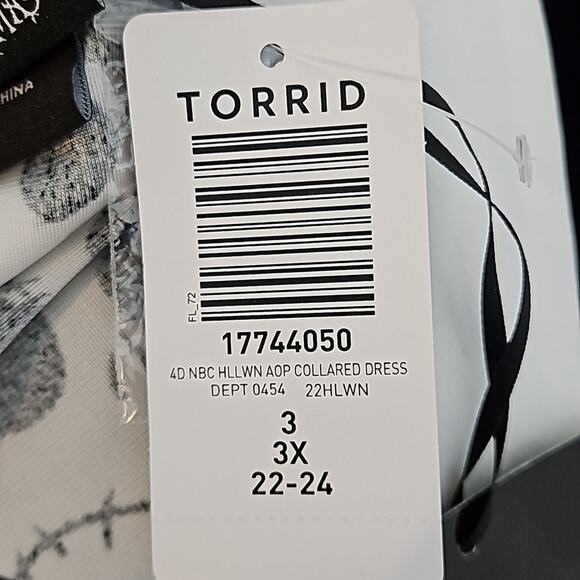 Torrid Disney The Nightmare Before Christmas Velvet Dress Plus Size 3 | 22-24 - Picture 9 of 15